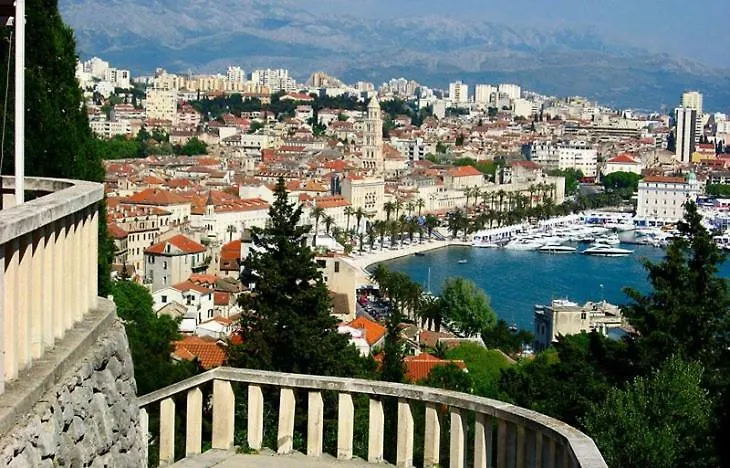 Amazing Split Apartment