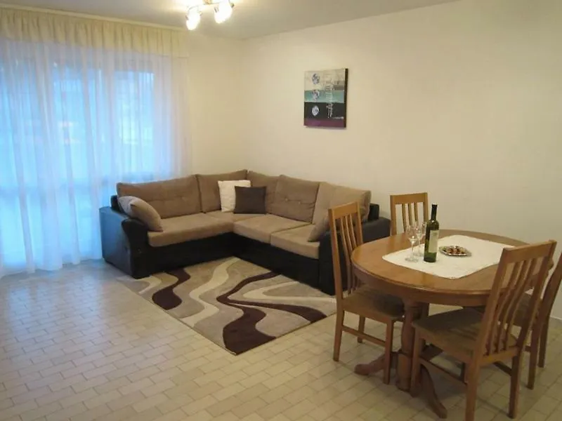 Amazing Split Apartment 0*,
